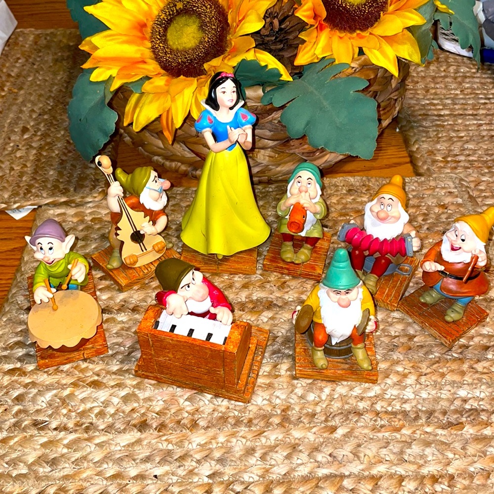 Snow White& the 7 Dwarfs